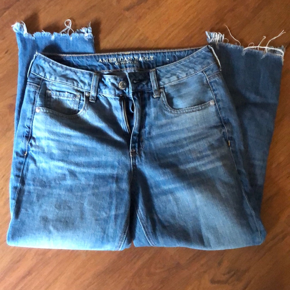 AE Hi-Rise Tomgirl Jeans.